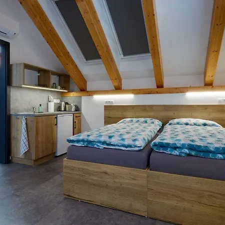 Homestay Kunc - V Soukromi - Borova 607, - Stredni Cechy *